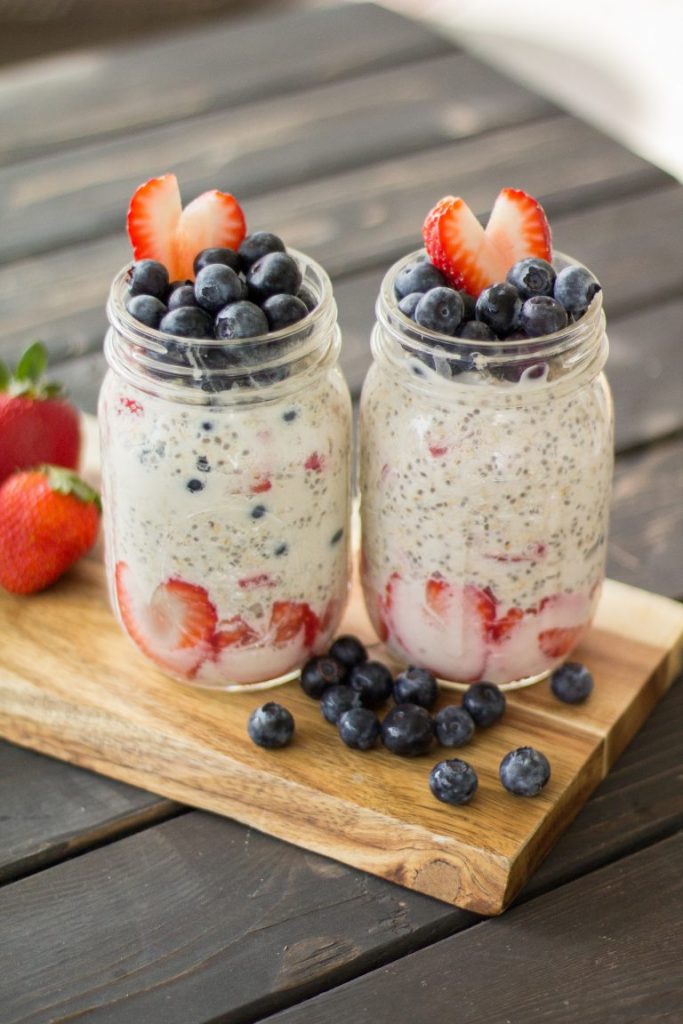 strawberry blueberry overnight oats